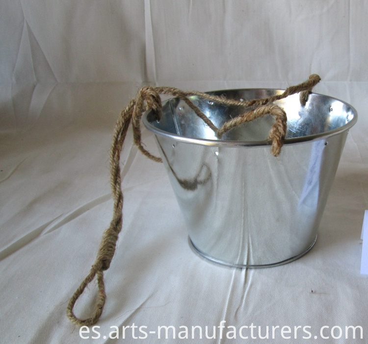 maceta de metal metal flower pot